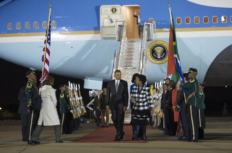 Obama chega &agrave; &Aacute;frica do Sul e afasta possibilidade de encontro com Mandela