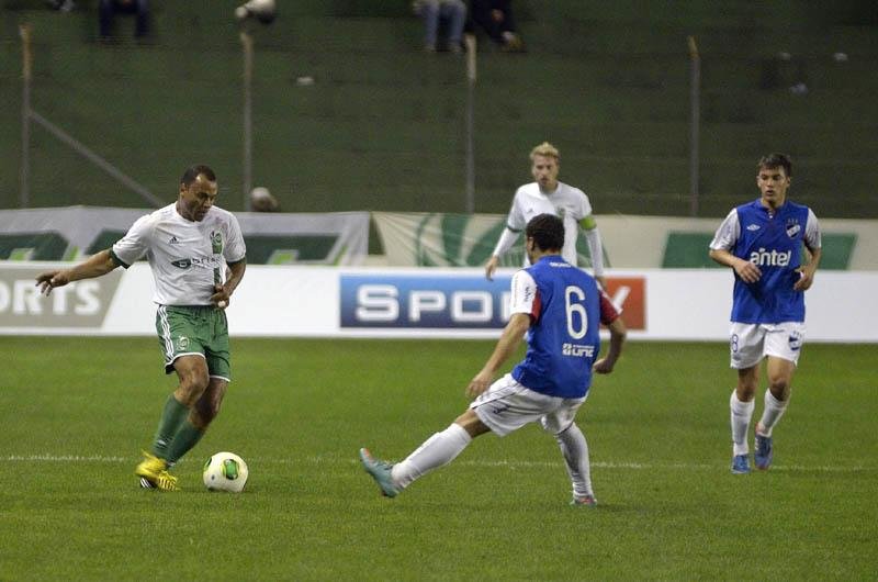 Juventude n&atilde;o teve trabalho para controlar o jogo e abrir o placar