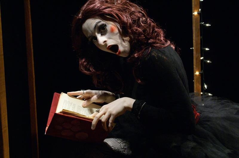 &acute;O Mon&oacute;logo da Boneca&acute;&eacute; o solo de Camila Diehl, que estreia no teatro da Transcend&ecirc;ncia
