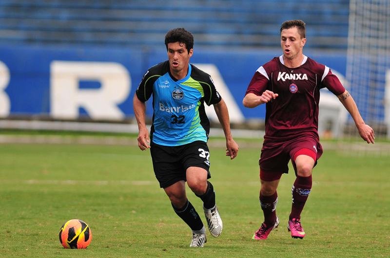 Gol contra decretou vit&oacute;ria gremista por 1 a 0 no est&aacute;dio Ol&iacute;mpico 