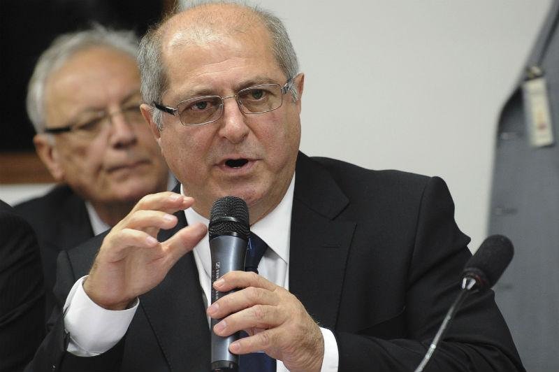 Resposta de Dilma para pesquisa &eacute; trabalhar mais, diz Paulo Bernardo