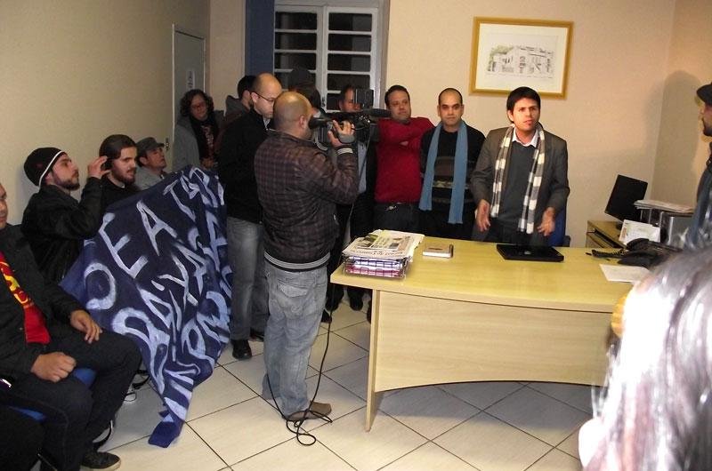 Grupo ocupa C&acirc;mara Municipal de Alegrete