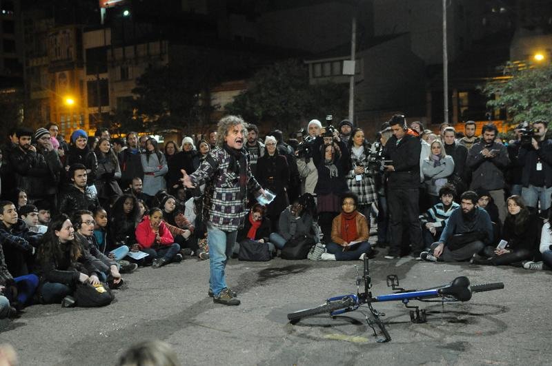 O encontro reuniu cerca de 500 pessoas por quase quatro horas no Largo Zumbi dos Palmares, no bairro Cidade Baixa