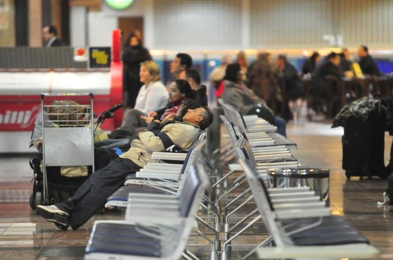 Passageiros foram obrigados a esperar no sagu&atilde;o do aeroporto Salgado Filho