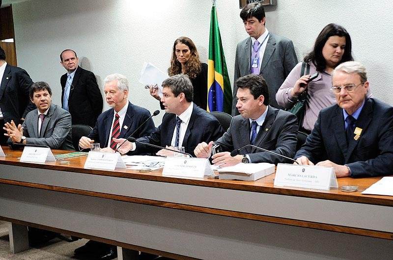 Comiss&atilde;o do Senado aprova emenda para reduzir tarifas de &ocirc;nibus