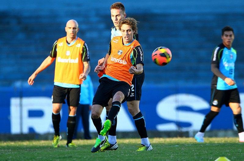 Maxi Rodr&iacute;guez &eacute; regularizado e pode estrear no s&aacute;bado