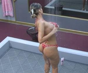 Fazendeira toma banho de &aacute;gua quente antes de an&uacute;ncio