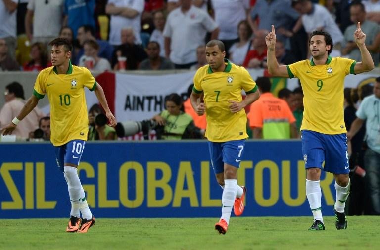 Neymar e Lucas foram vendidos para Barcelona e PSG recentemente