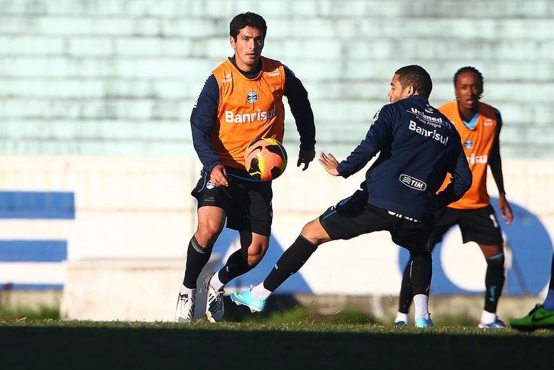 Gr&ecirc;mio manda emiss&aacute;rio &agrave; Turquia para agilizar inscri&ccedil;&atilde;o de Riveros 