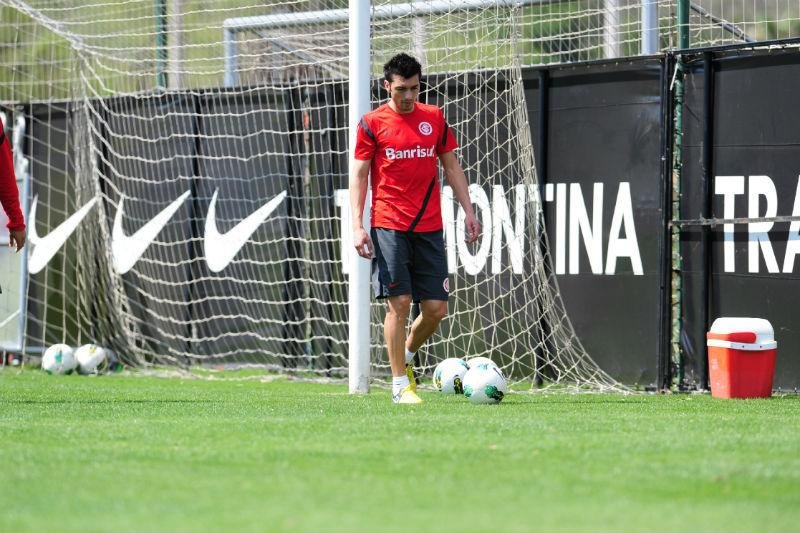 Meia afirmou que est&aacute; pronto para reconquistar a titularidade no Inter 