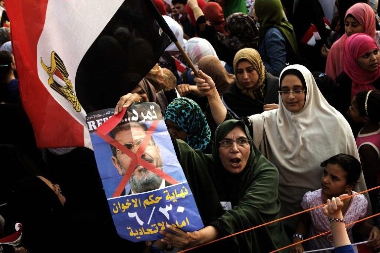 Manifestantes pedem sa&iacute;da de Mohamed Mursi da presid&ecirc;ncia do Egito