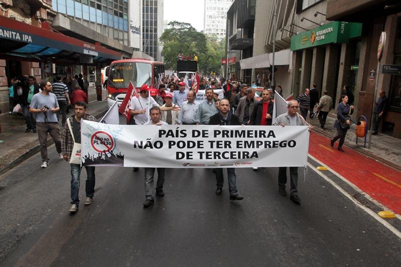 Somente em Porto Alegre, 27 ag&ecirc;ncias suspenderam atividades