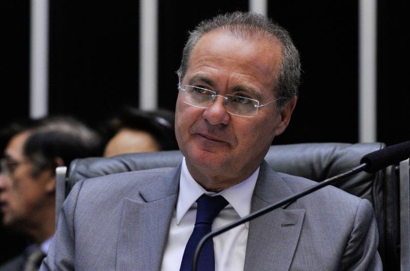 Jornal noticiou que presidente do Senado foi a casamento na Bahia com aeronave oficial