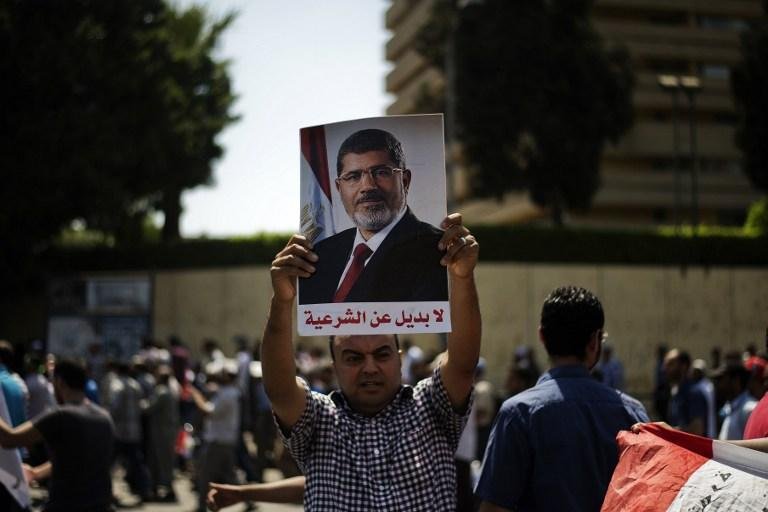 Grupo protesta a favor de Mohamed Mursi
