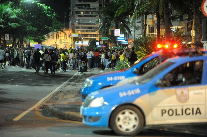 Manifesta&ccedil;&atilde;o reuniu cerca de 400 pessoas no Rio