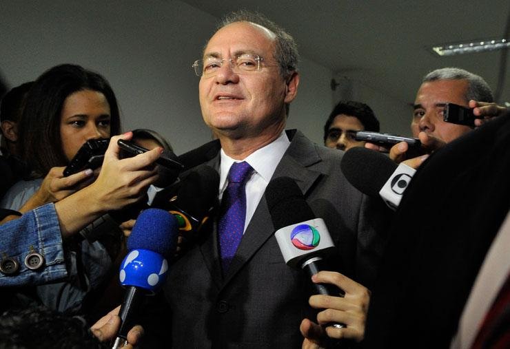 Renan Calheiros afirmou que vai devolver dinheiro por ter usado avi&atilde;o da FAB