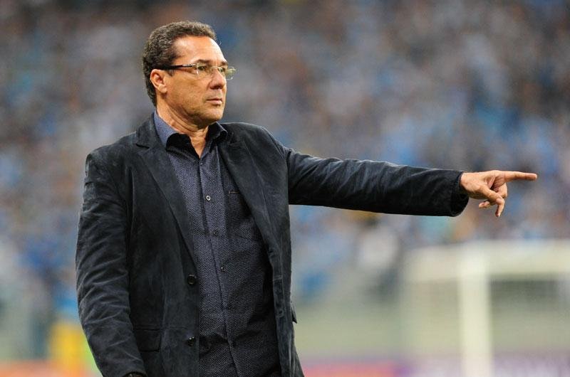 Presidente do S&atilde;o Paulo descarta contratar Luxemburgo 