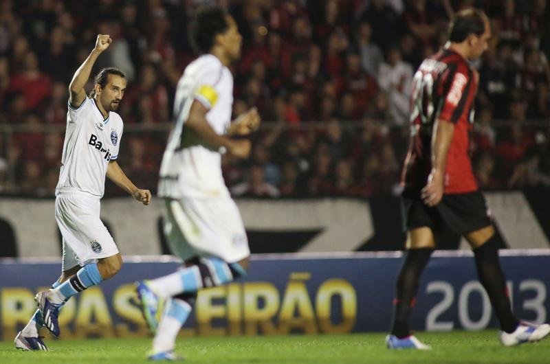 Barcos quebra jejum e garante empate do Gr&ecirc;mio