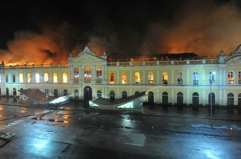 Inc&ecirc;ndio de grandes propor&ccedil;&otilde;es atingiu o Mercado