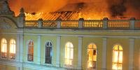 Incêndio atinge Mercado Público de Porto Alegre