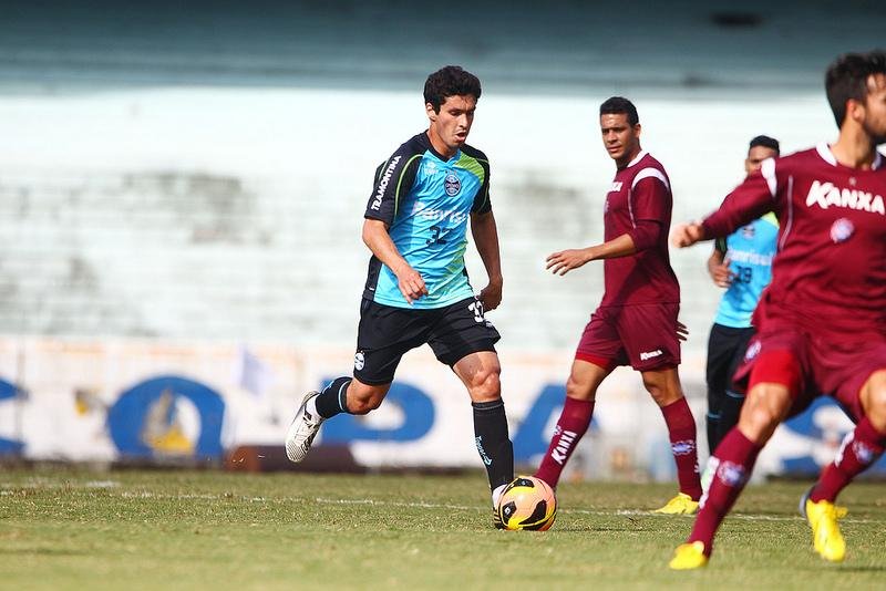 Gr&ecirc;mio conta com semana cheia para regularizar Riveros 