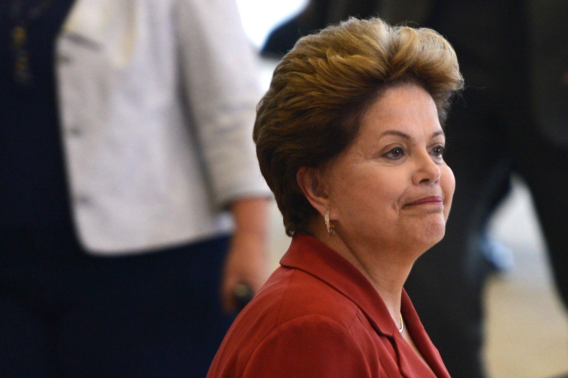 Dilma disse que n&atilde;o quer mais ouvir falar em uso de avi&otilde;es da FAB por ministros e outras autoridades fora de servi&ccedil;o