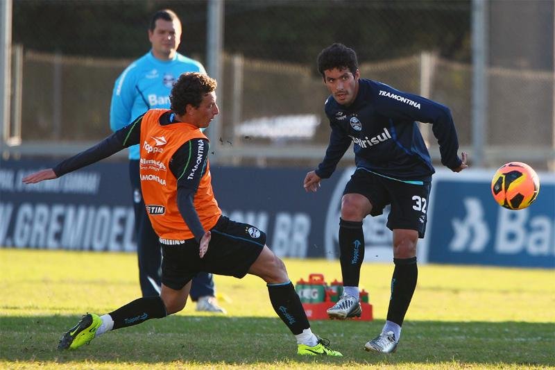 Elano treina normalmente e dever&aacute; jogar contra o Botafogo