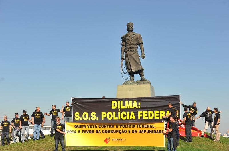 Policiais federais protestam em Porto Alegre