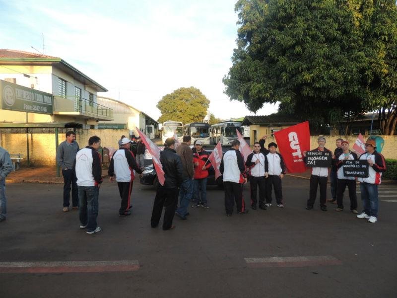 Protesto impede circula&ccedil;&atilde;o de 42 &ocirc;nibus em Santa Rosa