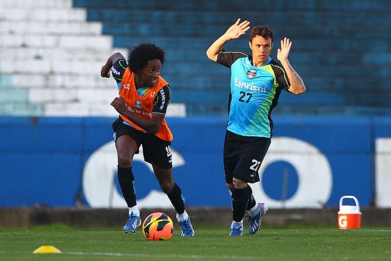 Kleber (D) deve permanecer no Gr&ecirc;mio em 2013