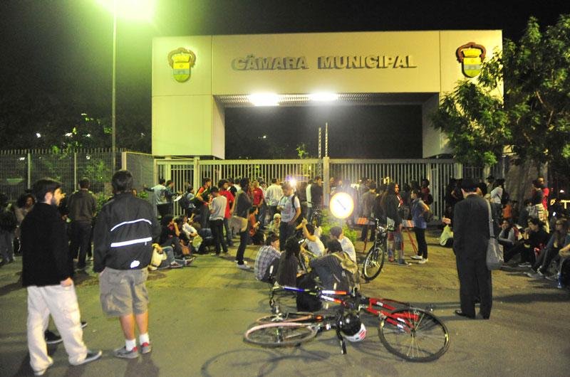 Grupo faz nova assembleia sobre ocupa&ccedil;&atilde;o da C&acirc;mara
