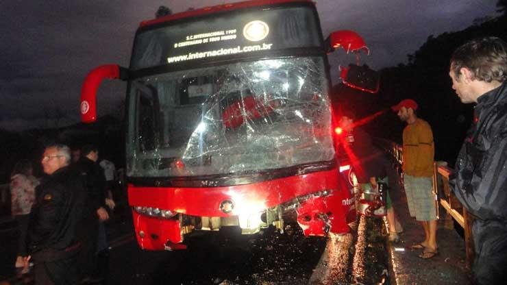 &Ocirc;nibus do Inter transportava ex-jogadores do clube