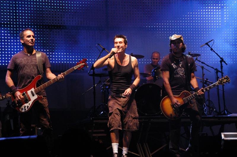 O grupo Capital Inicial faz &uacute;nica apresenta&ccedil;&atilde;o neste s&aacute;bado, no palco do Ara&uacute;jo Vianna