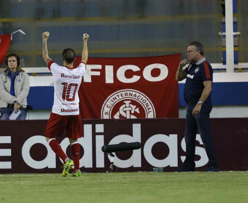 D`Alessandro comemora gol do Inter