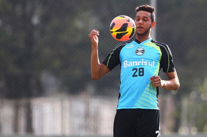 Com dores no p&uacute;bis, Souza para por tempo indeterminado
