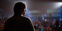 Ashton Kutcher é Steve Jobs no cinema