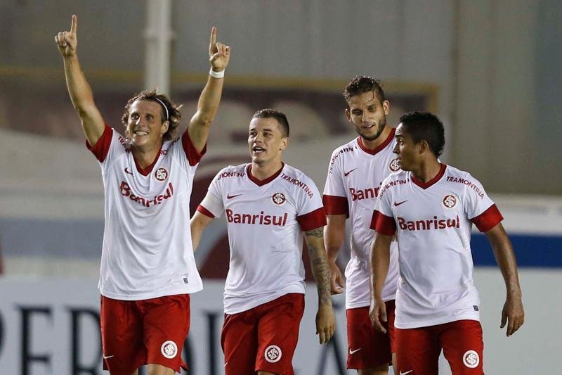 Jogadores enfrentaram Fluminense com uniforme reserva