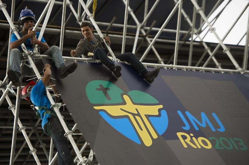 Preparativos para receber o Papa Francisco j&aacute; podem ser vistos nas ruas do Rio de Janeiro