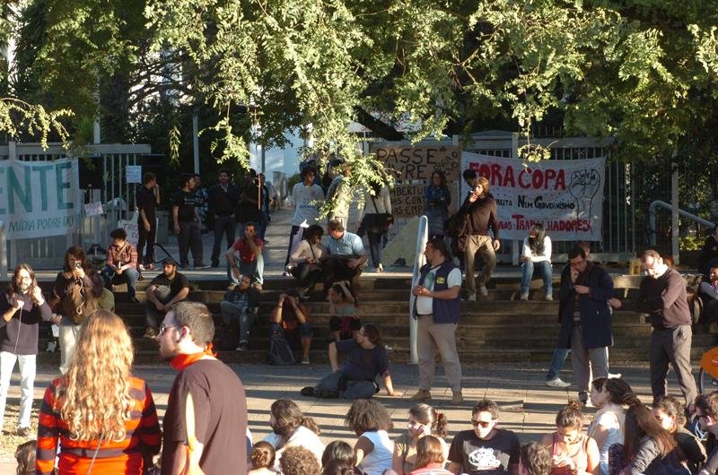 Manifestante bloquearam a avenida Loureiro da Silva
