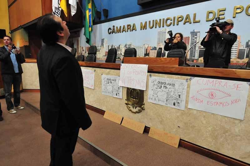 Plen&aacute;rio foi lacrado no final da manh&atilde; desta quinta-feira 