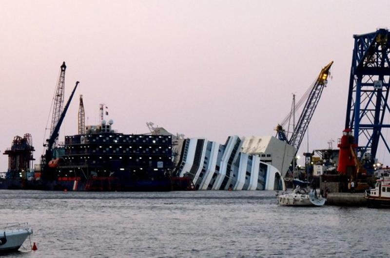 Ex-comandante Francesco Schettino foi denunciado por homic&iacute;dio m&uacute;ltiplo