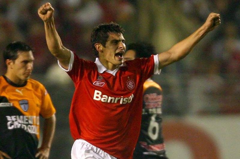 Alex volta ao Inter depois de quatro anos