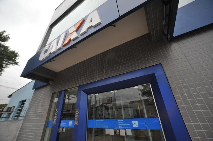 Quadrilha invadiu ag&ecirc;ncia banc&aacute;ria e levou o cofre