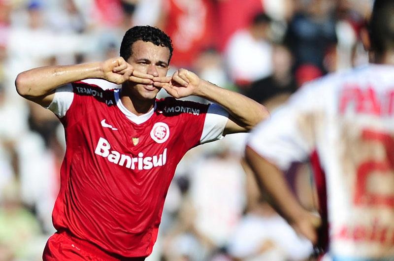 Leandro Dami&atilde;o completa 150 jogos pelo Inter neste domingo