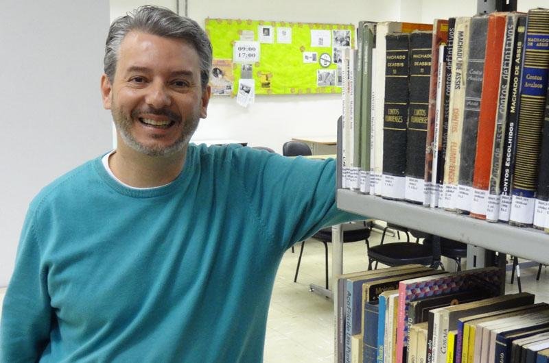 Coordenador do Livro e Literatura, M&aacute;rcio Pinheiro, fala sobre cursos e visibilidade &agrave; Biblioteca Josu&eacute; Guimar&atilde;es