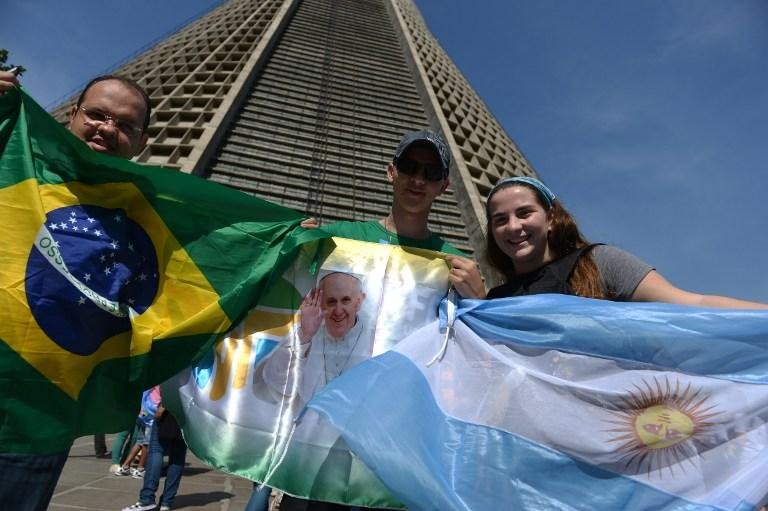 Grupo se concentra em frente &agrave; Catedral Metropolitana do Rio