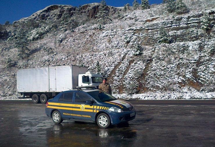 Gelo interdita pelo menos tr&ecirc;s rodovias em Santa Catarina