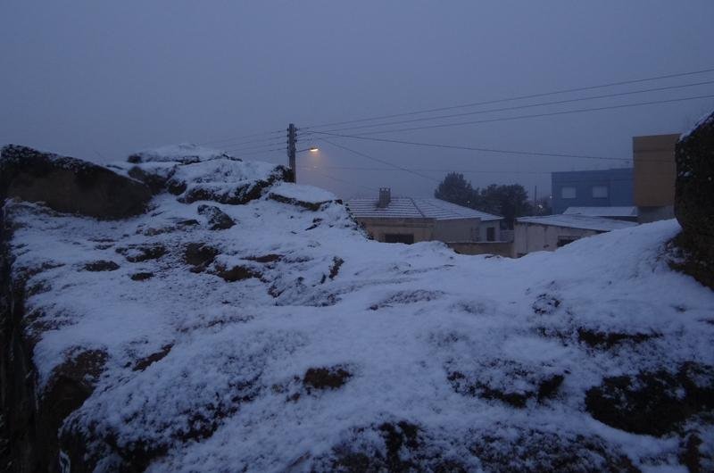 Na regi&atilde;o central do Estado, neve persiste desde a madrugada