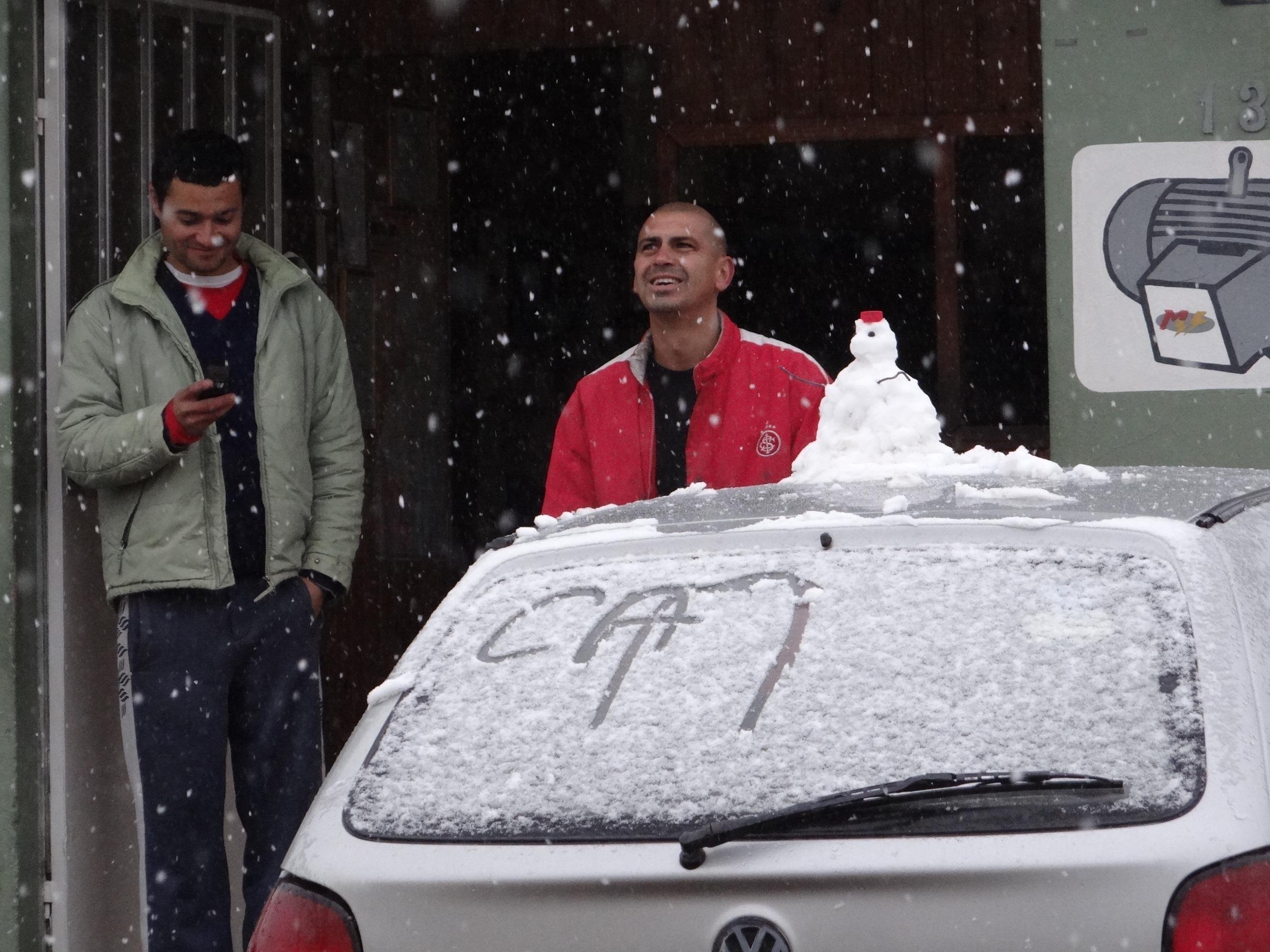 Em Ca&ccedil;apava do Sul neve come&ccedil;ou por volta das 5h