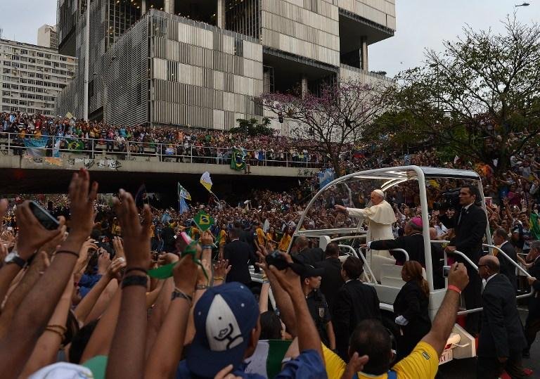 Vaticano recha&ccedil;a risco a Francisco
